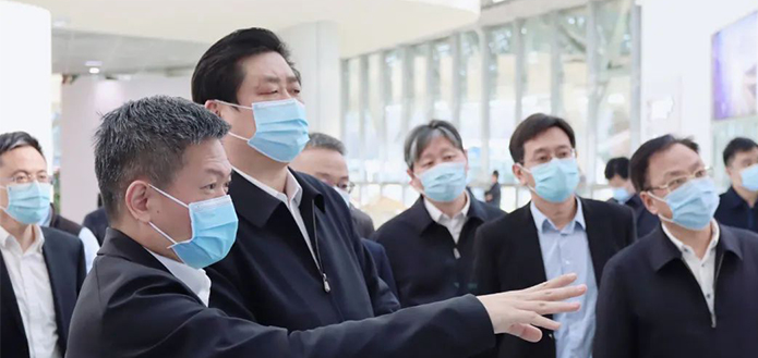 无锡市代市长赵建军一行走访调研无锡尚德